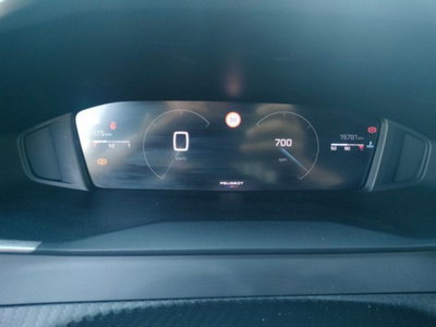 Peugeot 2008 1.2 turbo Allure 100cv (10)
