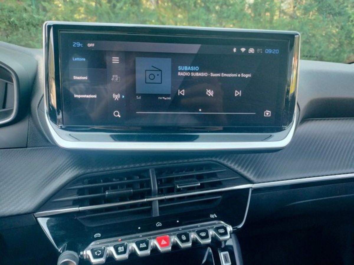 Peugeot 2008 1.2 turbo Allure 100cv (11)