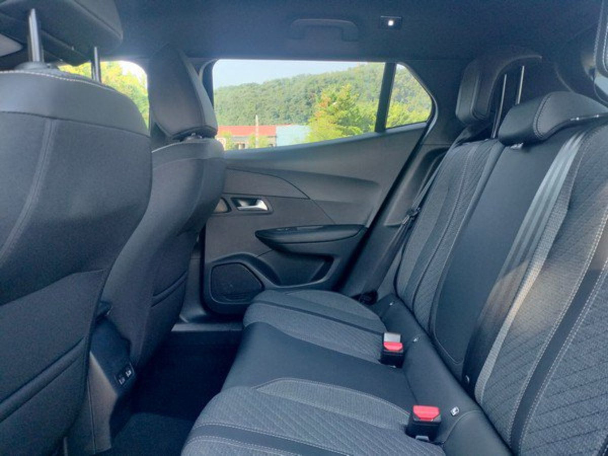 Peugeot 2008 1.2 turbo Allure 100cv (13)