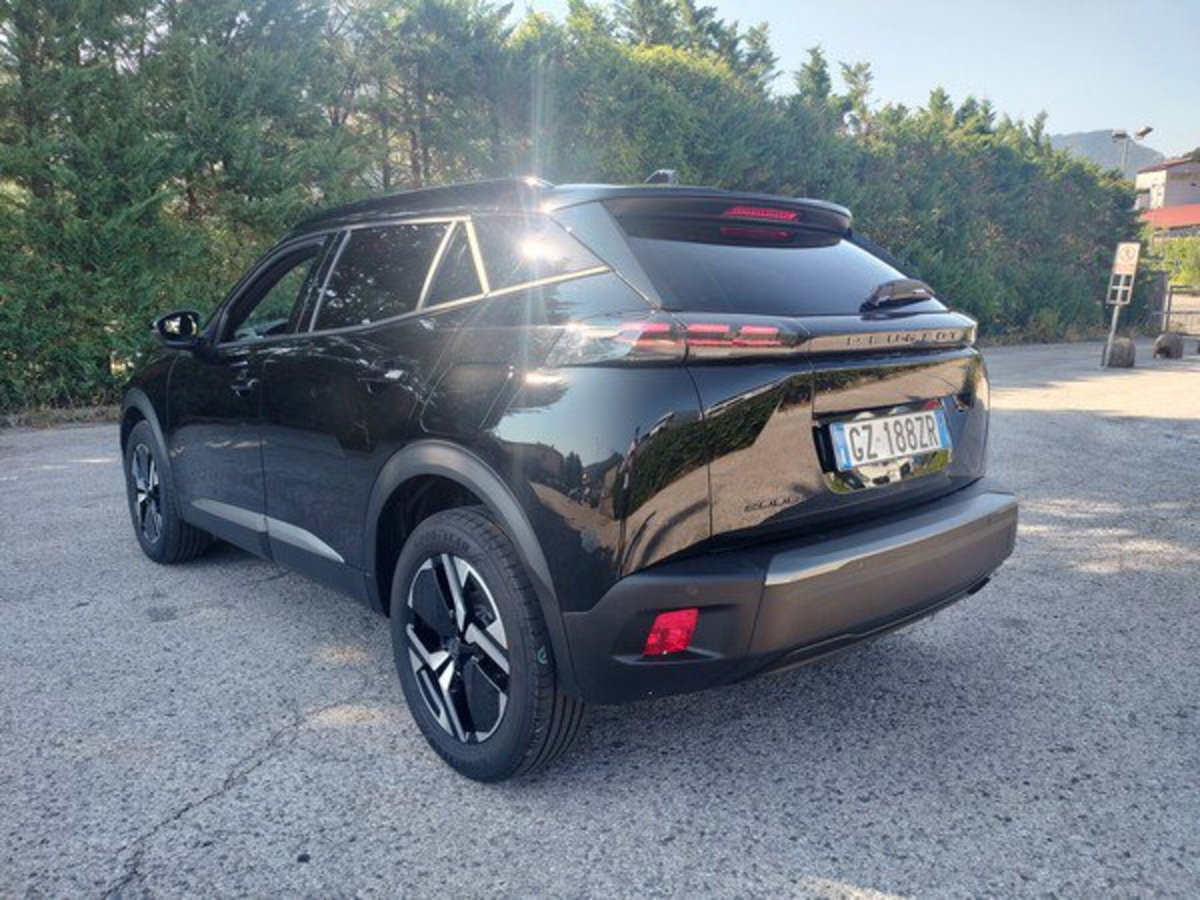 Peugeot 2008 1.2 turbo Allure 100cv (8)