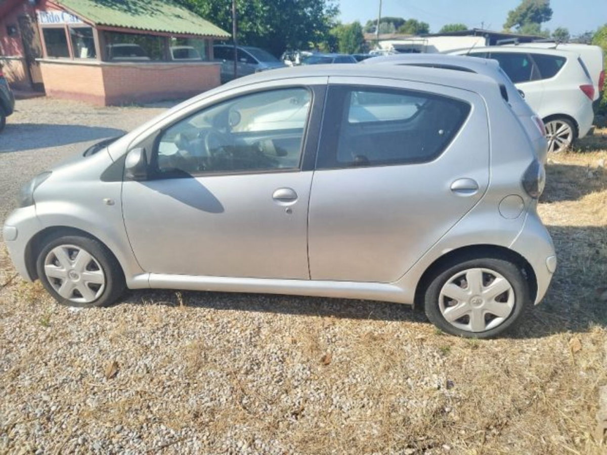 Toyota Aygo 1.0 12V VVT-i 5 porte Now Connect (4)