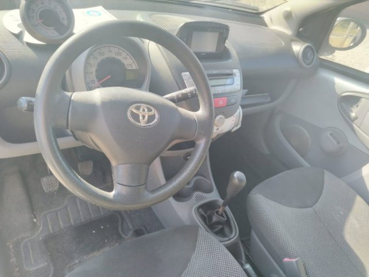 Toyota Aygo 1.0 12V VVT-i 5 porte Now Connect (6)