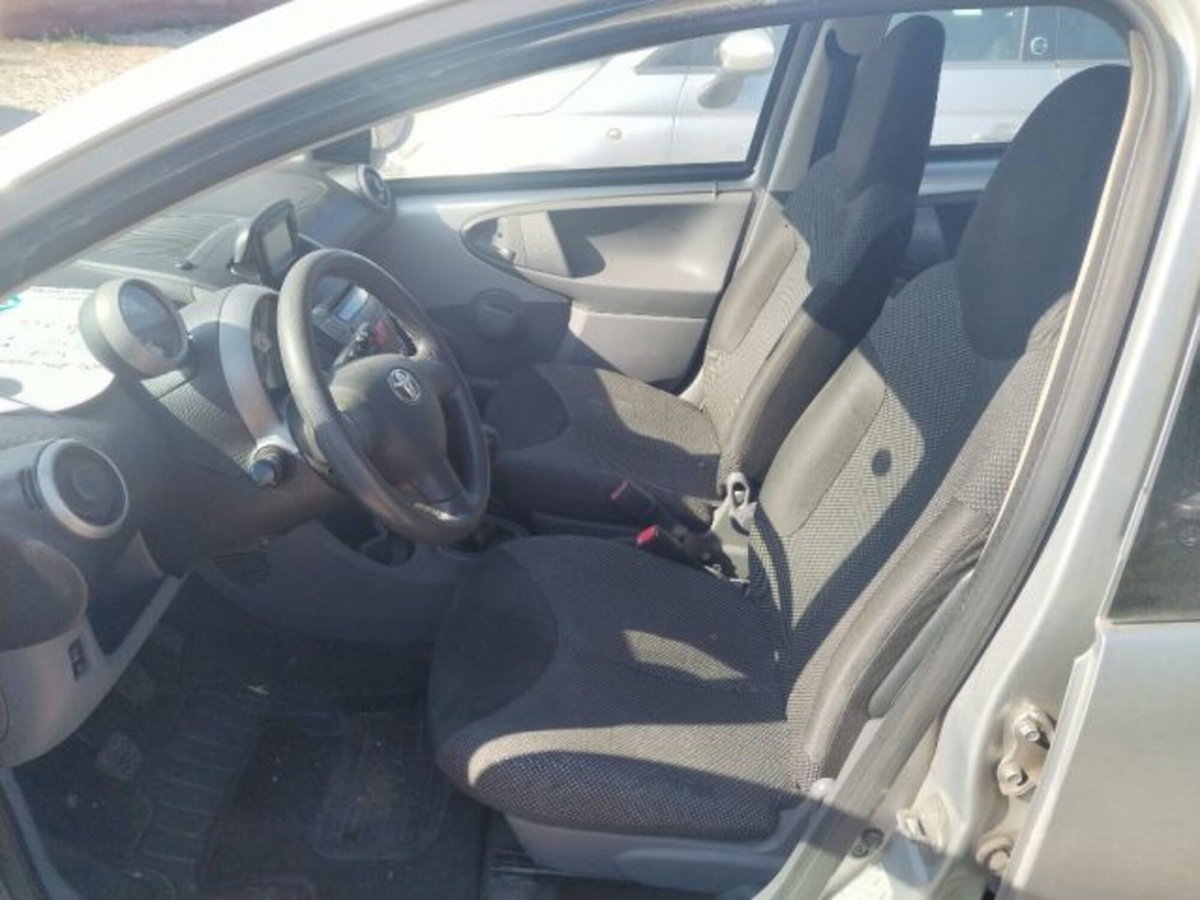 Toyota Aygo 1.0 12V VVT-i 5 porte Now Connect (7)