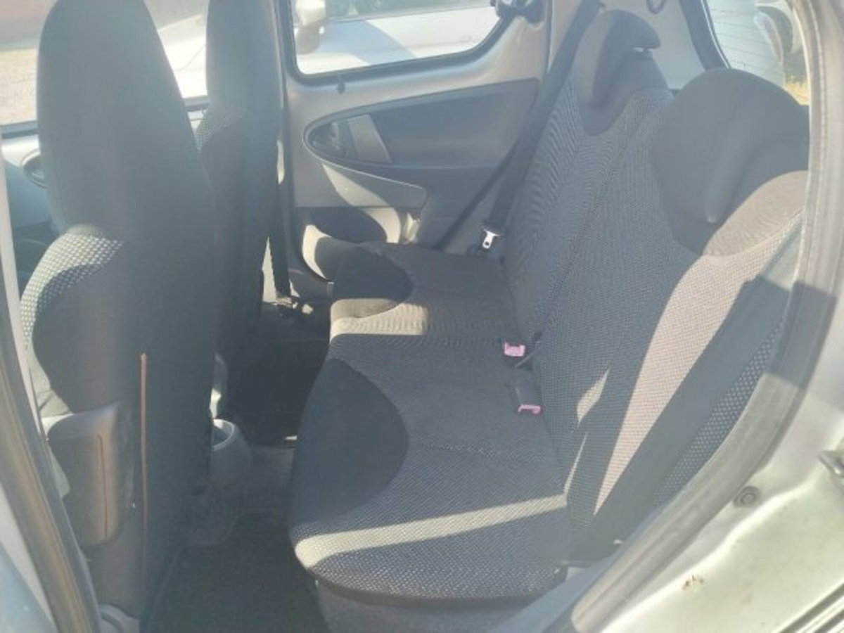 Toyota Aygo 1.0 12V VVT-i 5 porte Now Connect (8)