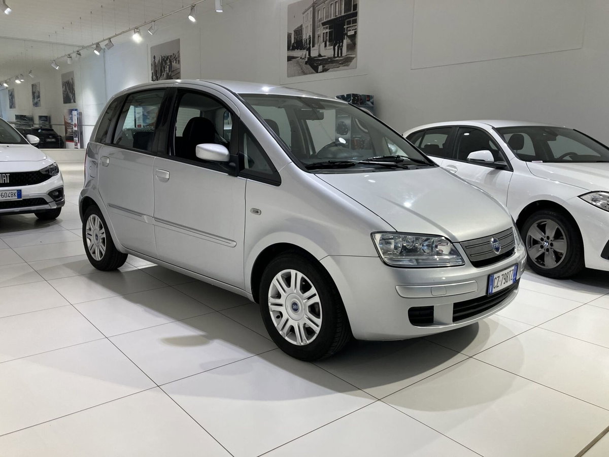 Fiat Idea 1.4 16V Dynamic (3)