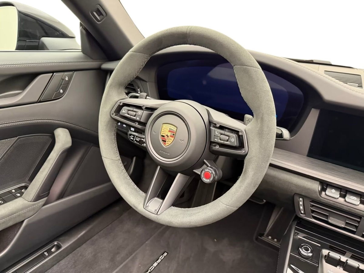 Porsche 911 Cabrio Targa 3.6 4 GTS auto (5)
