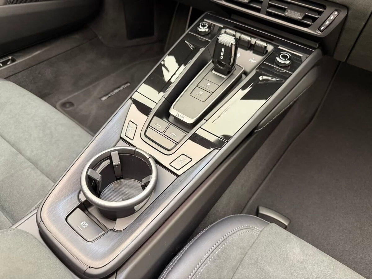Porsche 911 Cabrio Targa 3.6 4 GTS auto (7)
