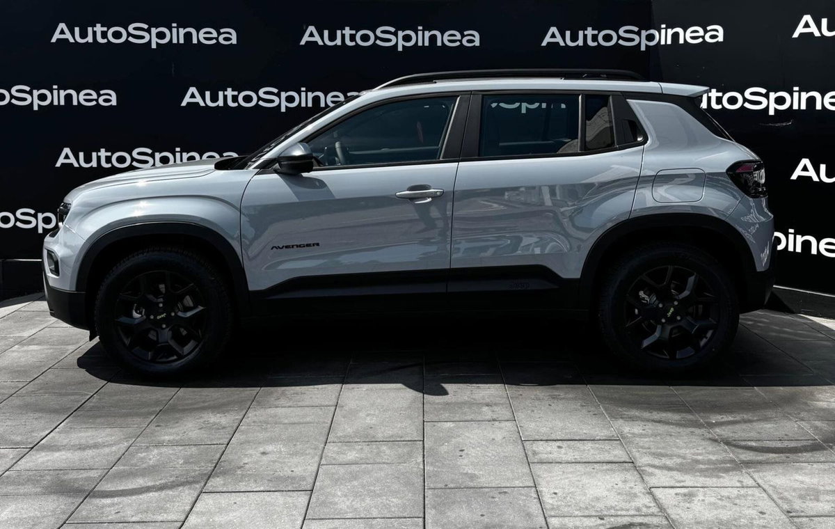 Jeep Avenger 1.2 turbo e-hybrid mhev Upland 4xe 145cv edct6 (3)