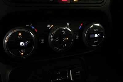 Jeep Renegade 1.6 Mjt 120 CV Longitude (13)