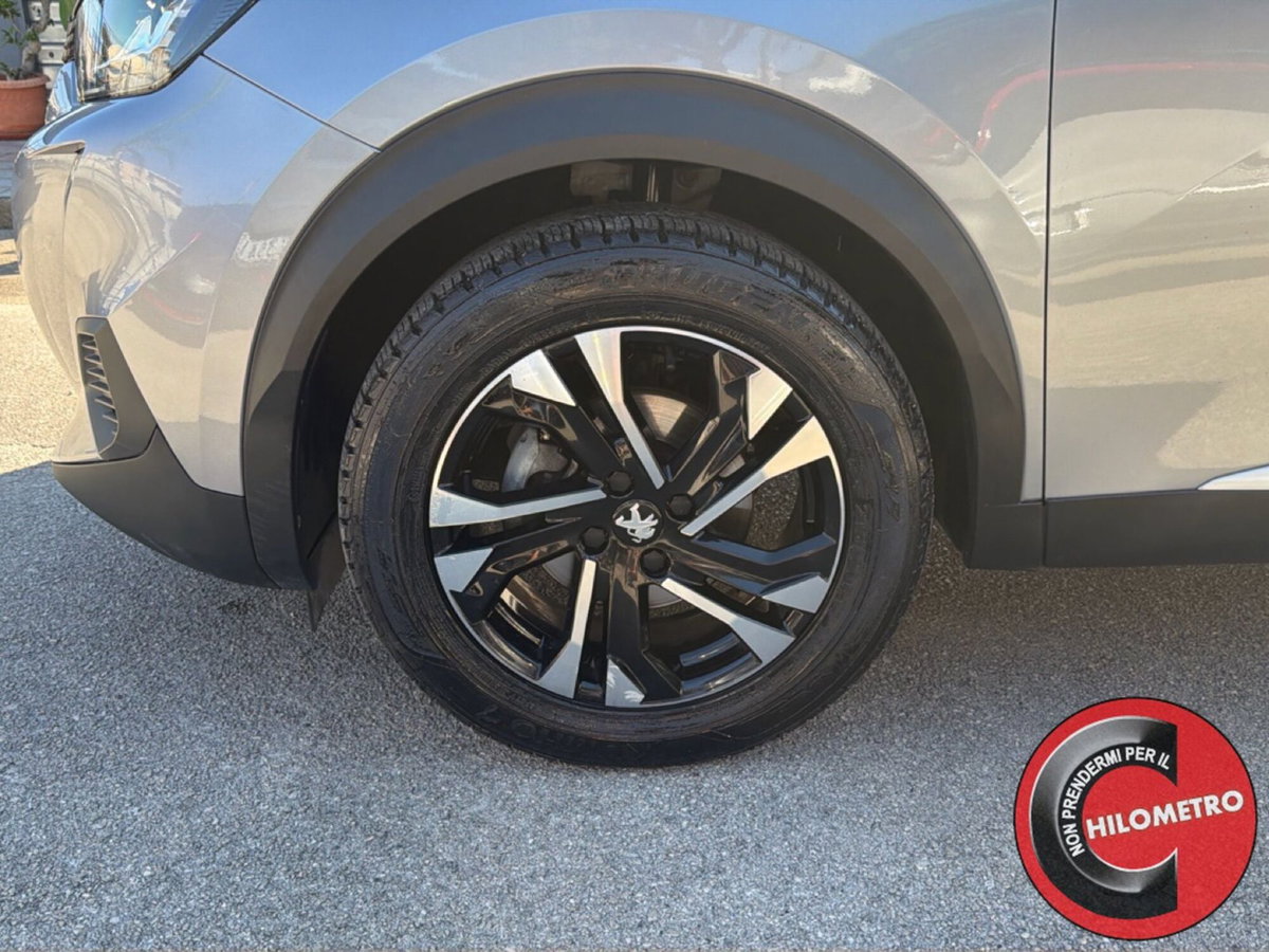 Peugeot 2008 1.2 turbo Allure 100cv (11)