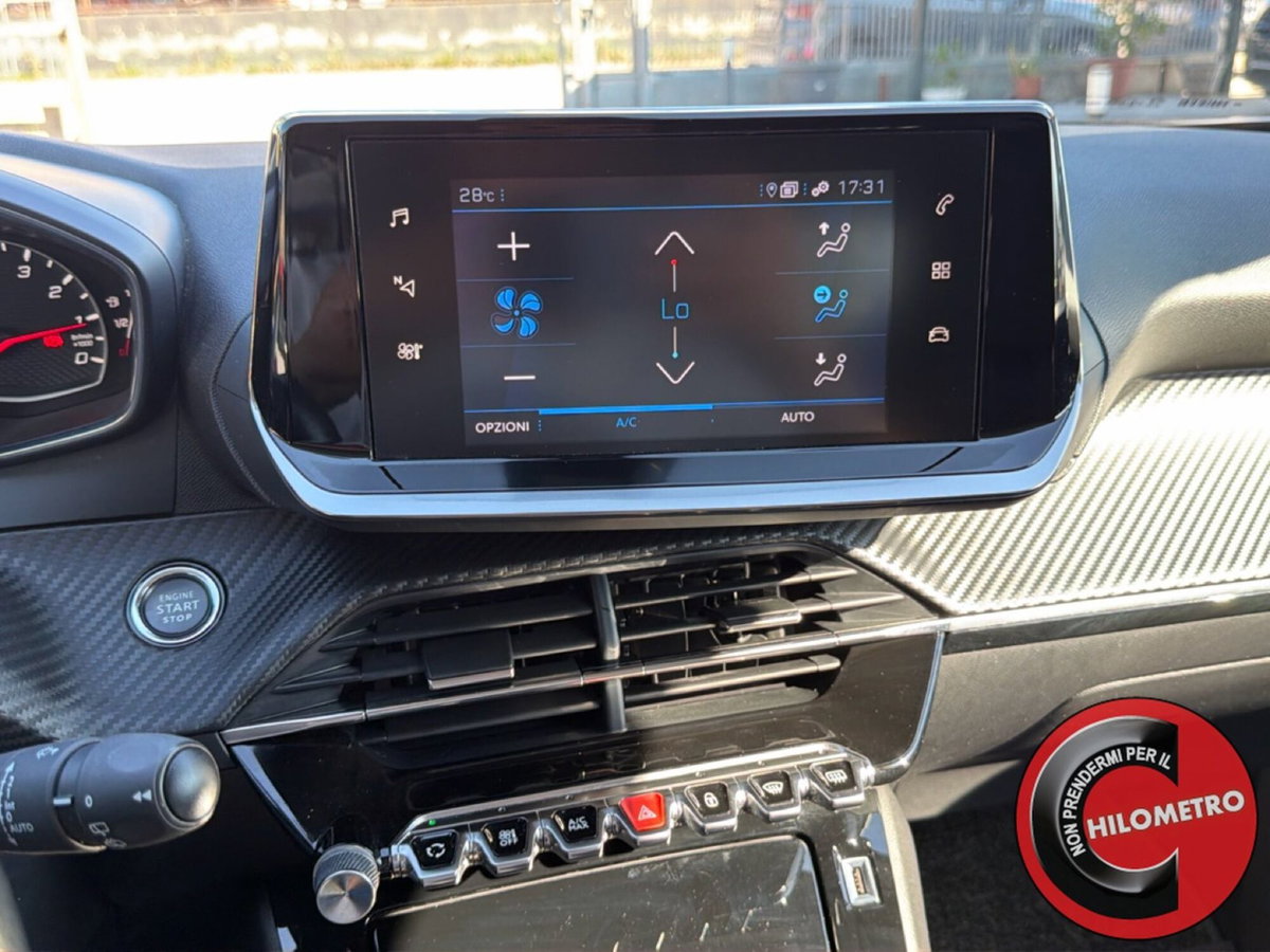 Peugeot 2008 1.2 turbo Allure 100cv (18)