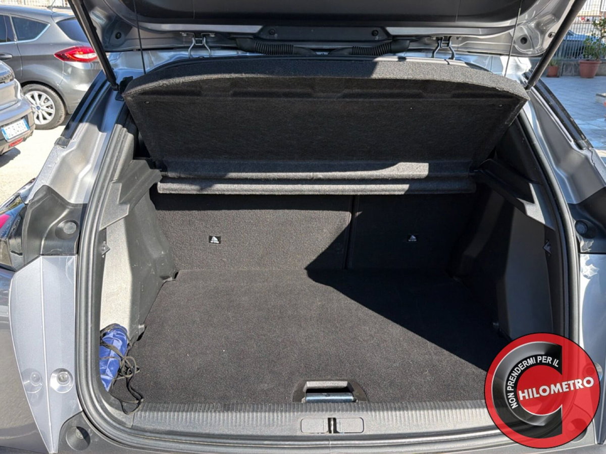Peugeot 2008 1.2 turbo Allure 100cv (9)