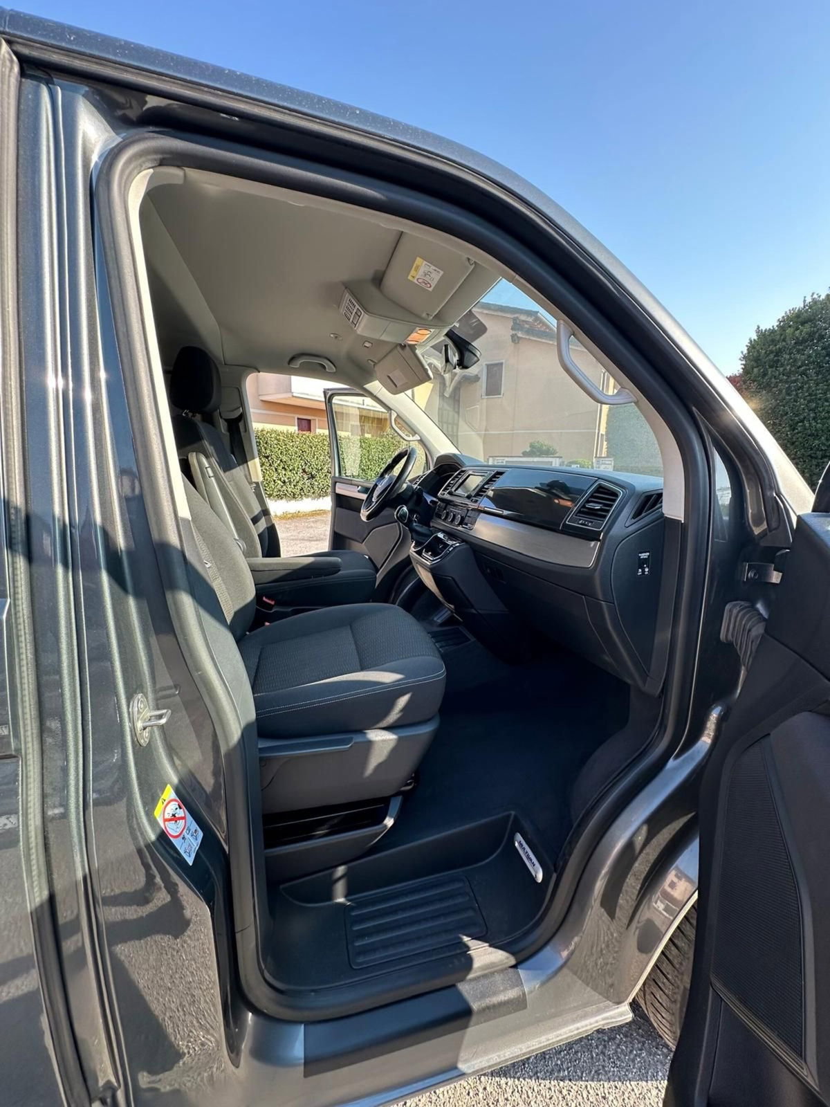 Volkswagen Multivan 2.0 TDI 199CV DSG Comfortline (15)