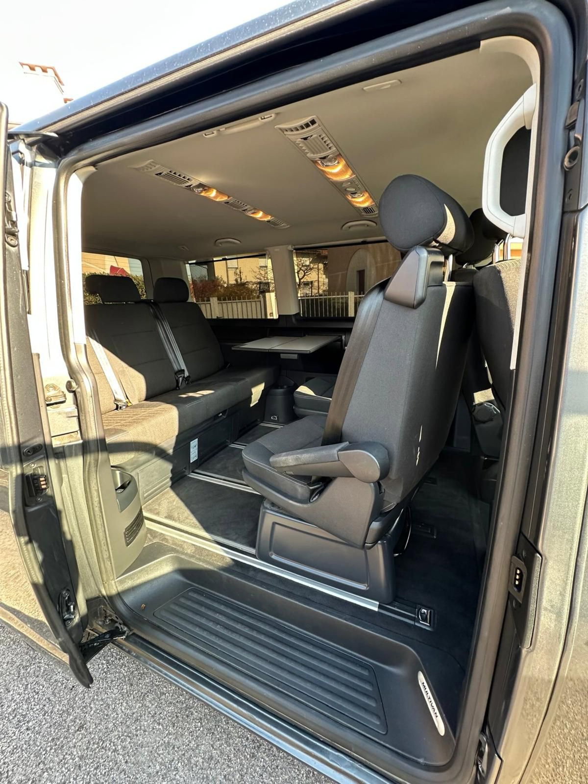 Volkswagen Multivan 2.0 TDI 199CV DSG Comfortline (19)