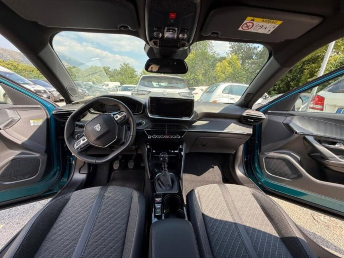 Peugeot 2008 PureTech 100 S&S Allure (11)
