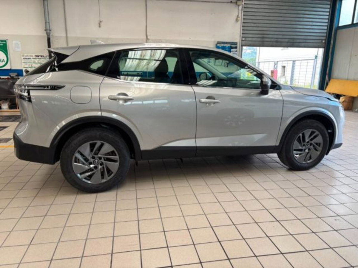 Nissan Qashqai 1.3 mhev Acenta 2wd 140cv (7)