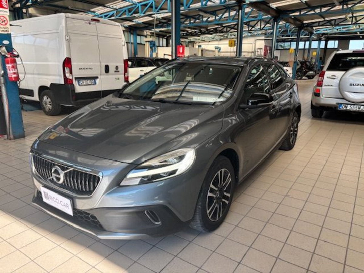 Volvo V40 Cross Country D2 Style Plus N1 (2)
