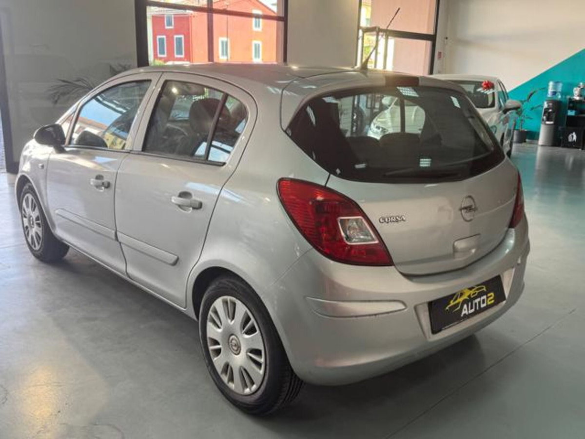 Opel Corsa 1.2 5 porte Club (11)