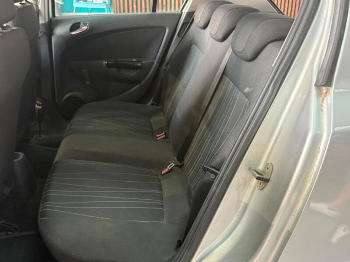 Opel Corsa 1.2 5 porte Club (14)