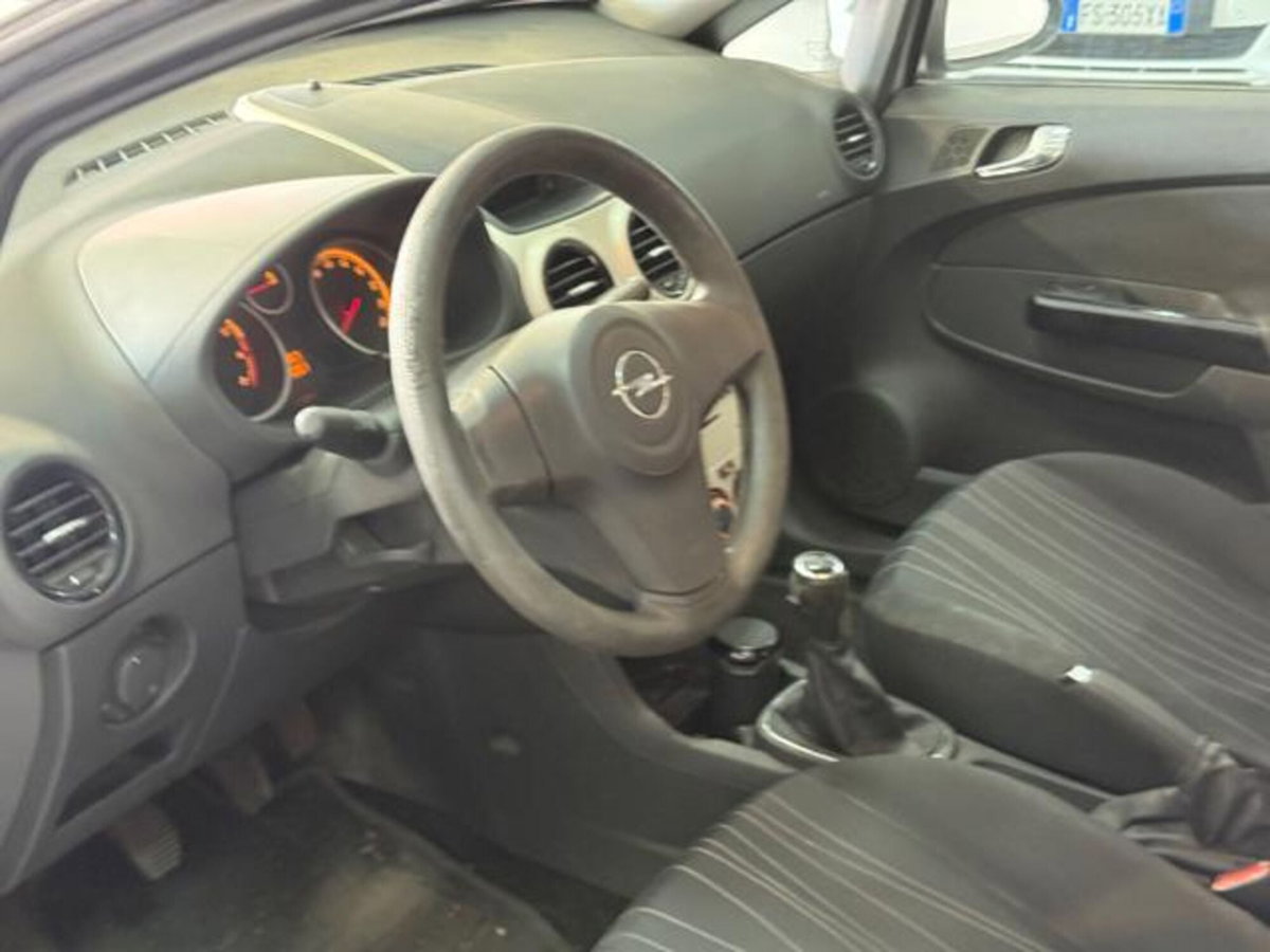 Opel Corsa 1.2 5 porte Club (15)