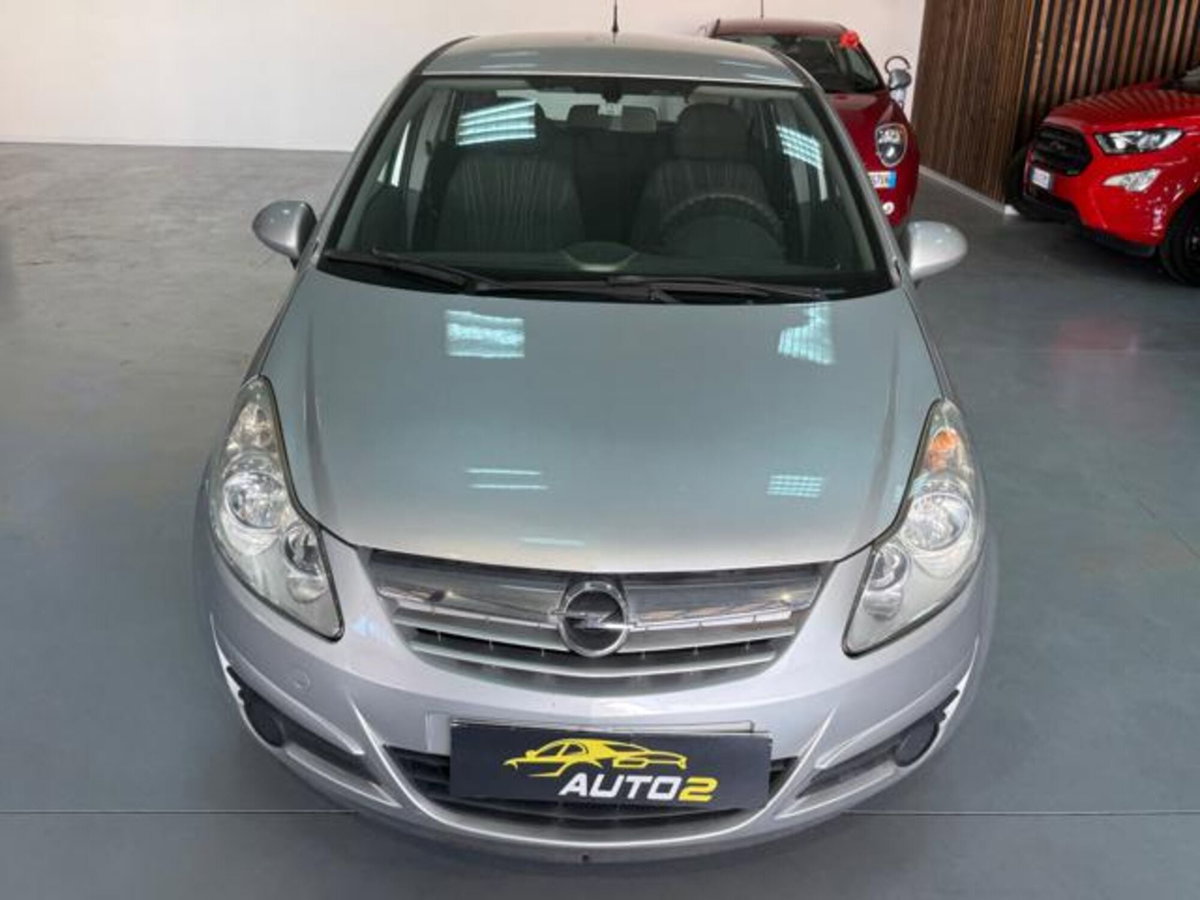 Opel Corsa 1.2 5 porte Club (4)