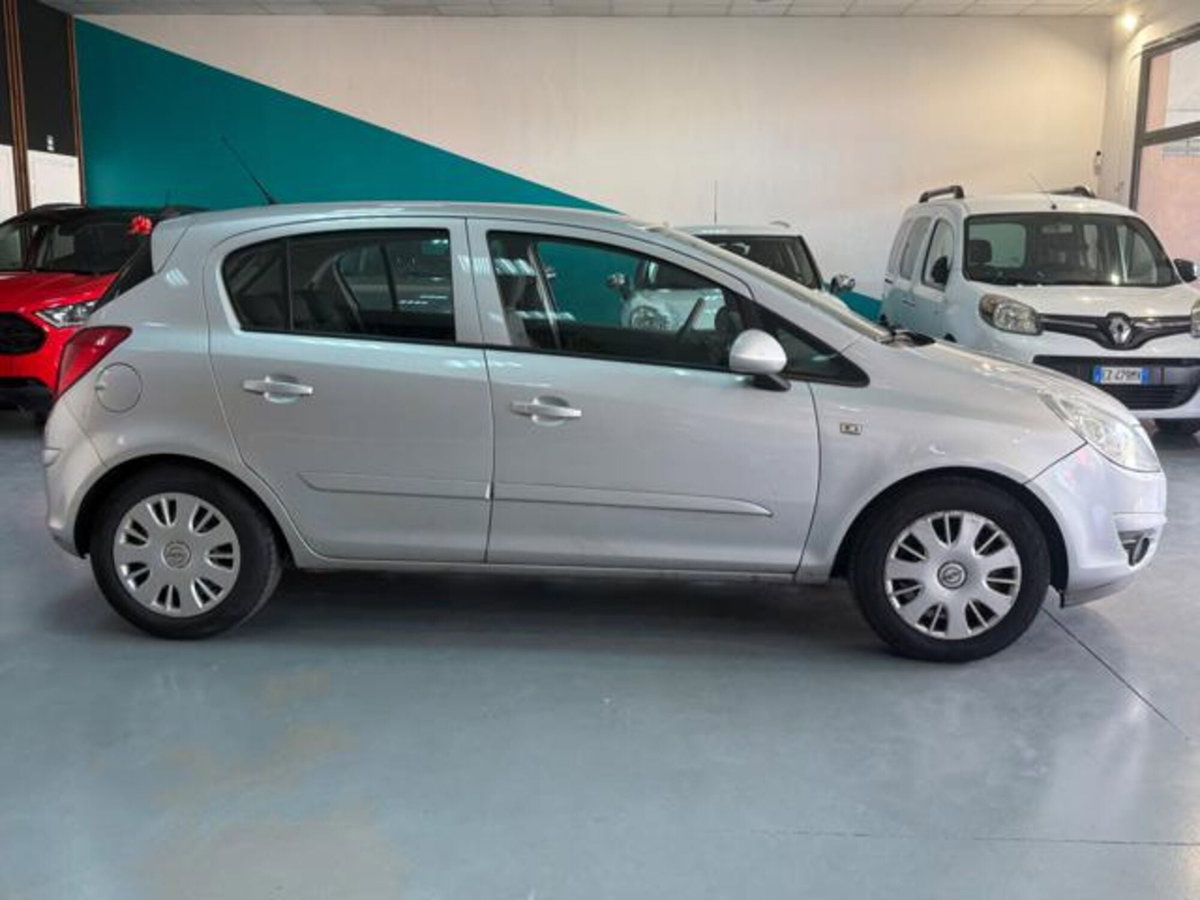 Opel Corsa 1.2 5 porte Club (7)