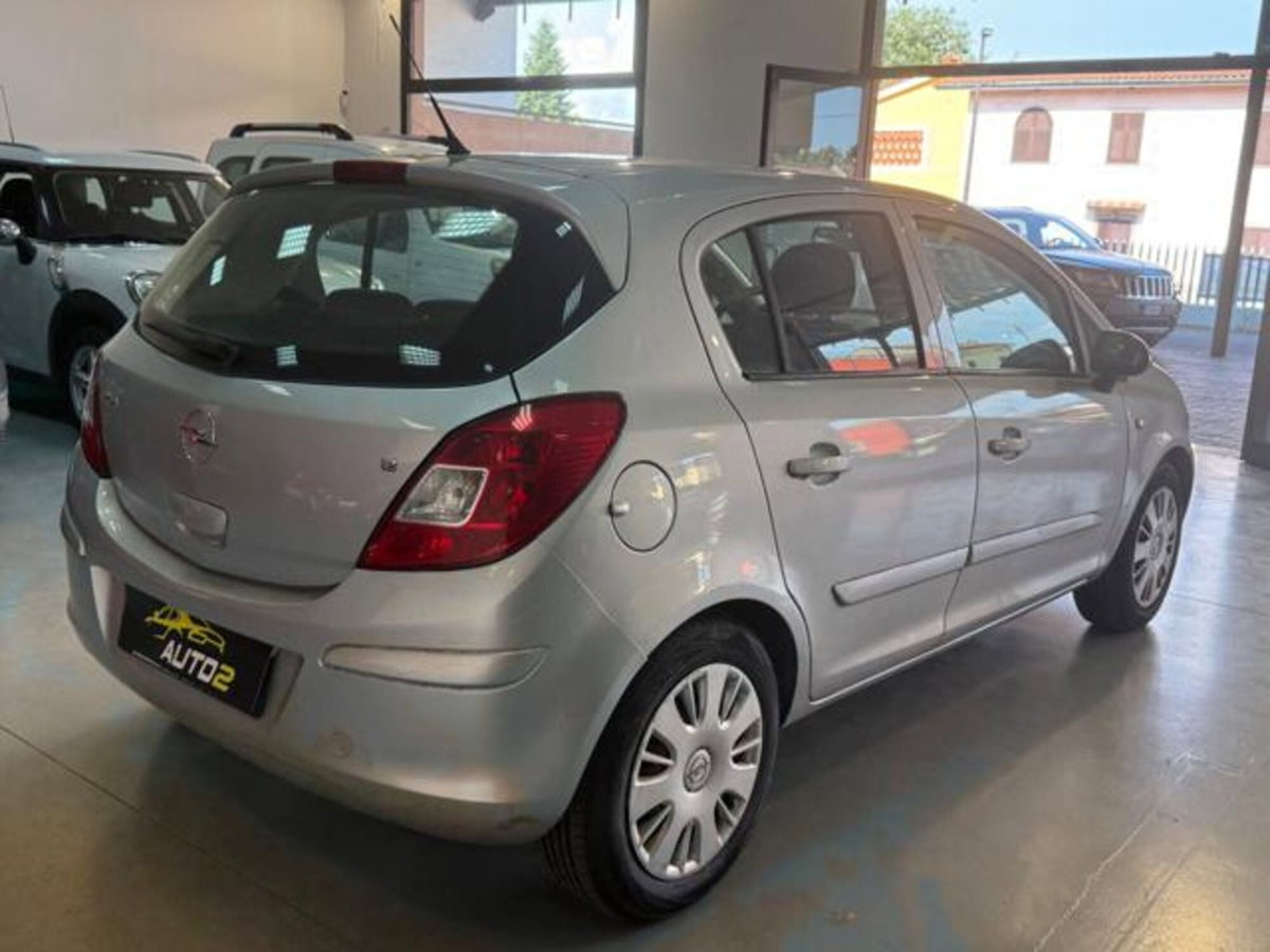 Opel Corsa 1.2 5 porte Club (8)