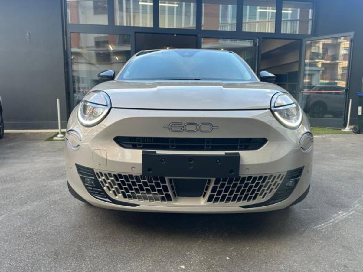 Fiat 600 1.2 hybrid Serie Speciale Icon 110cv auto (2)