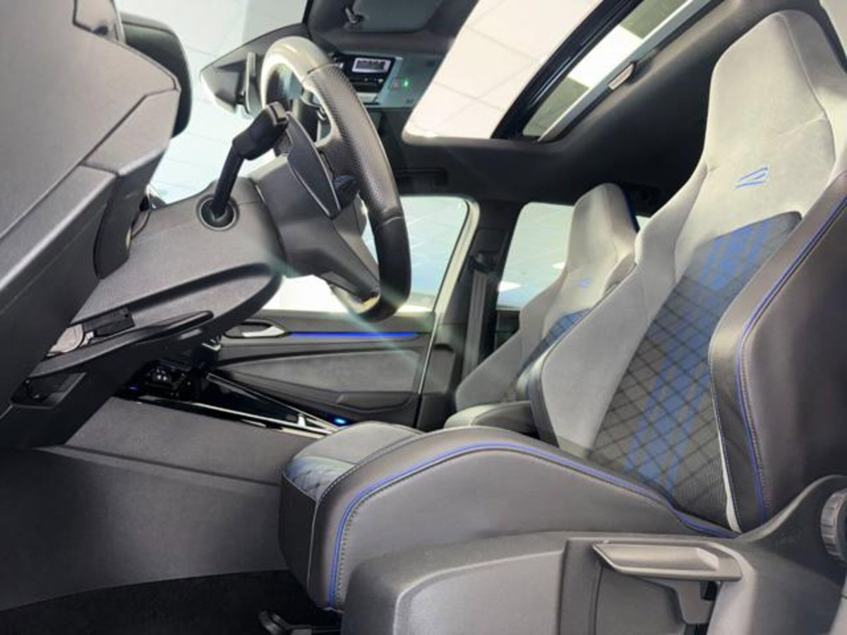 Volkswagen Golf 2.0 TSI R DSG 4Motion (3)