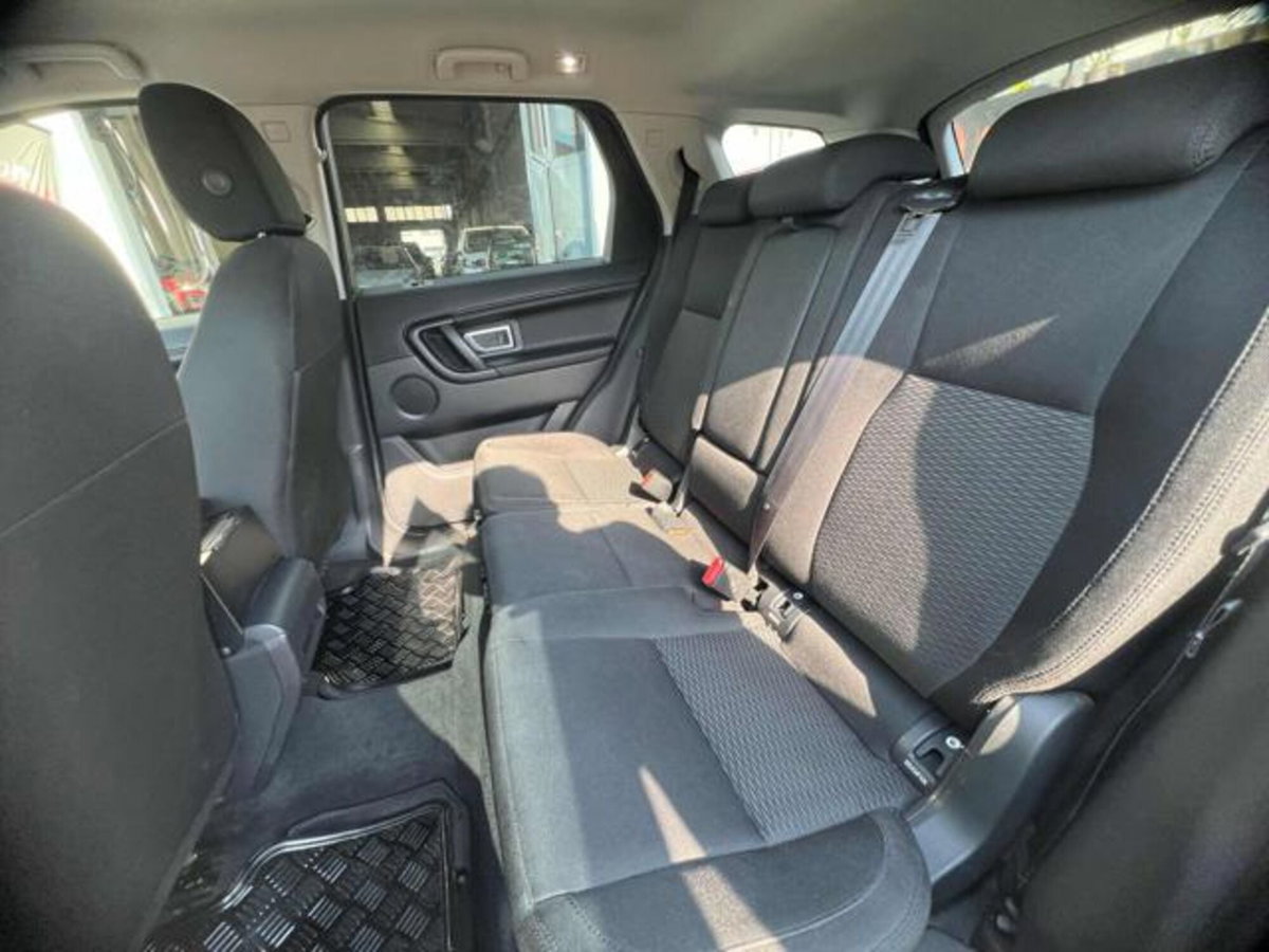 Land Rover Discovery Sport 2.0 TD4 150 CV HSE Luxury (13)