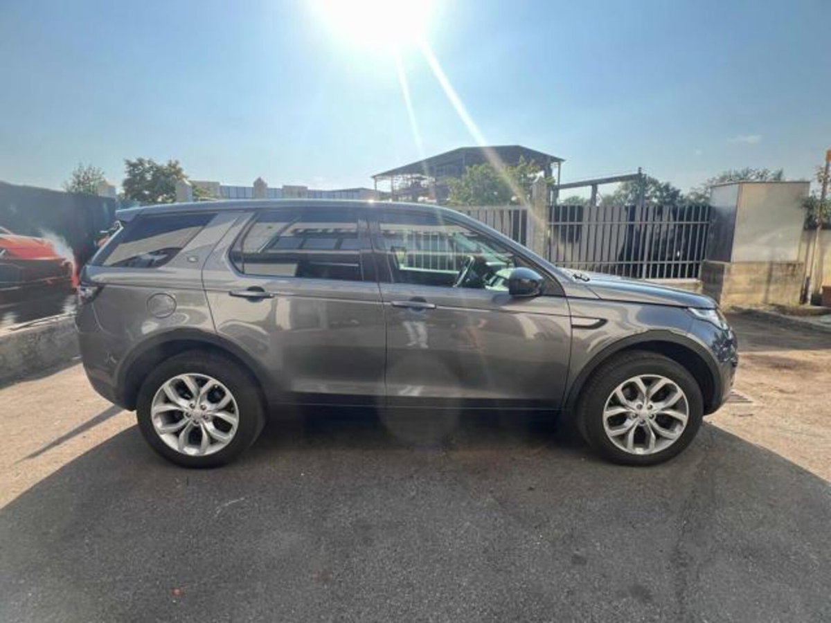 Land Rover Discovery Sport 2.0 TD4 150 CV HSE Luxury (4)