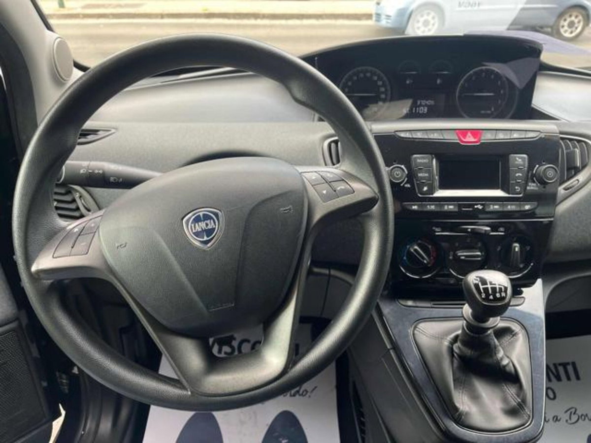 Lancia Ypsilon 1.0 FireFly 5 porte S&S Hybrid Ecochic Silver (3)