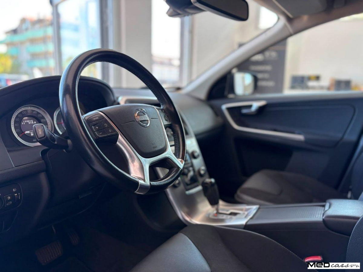 Volvo XC60 D3 Geartronic Momentum (13)