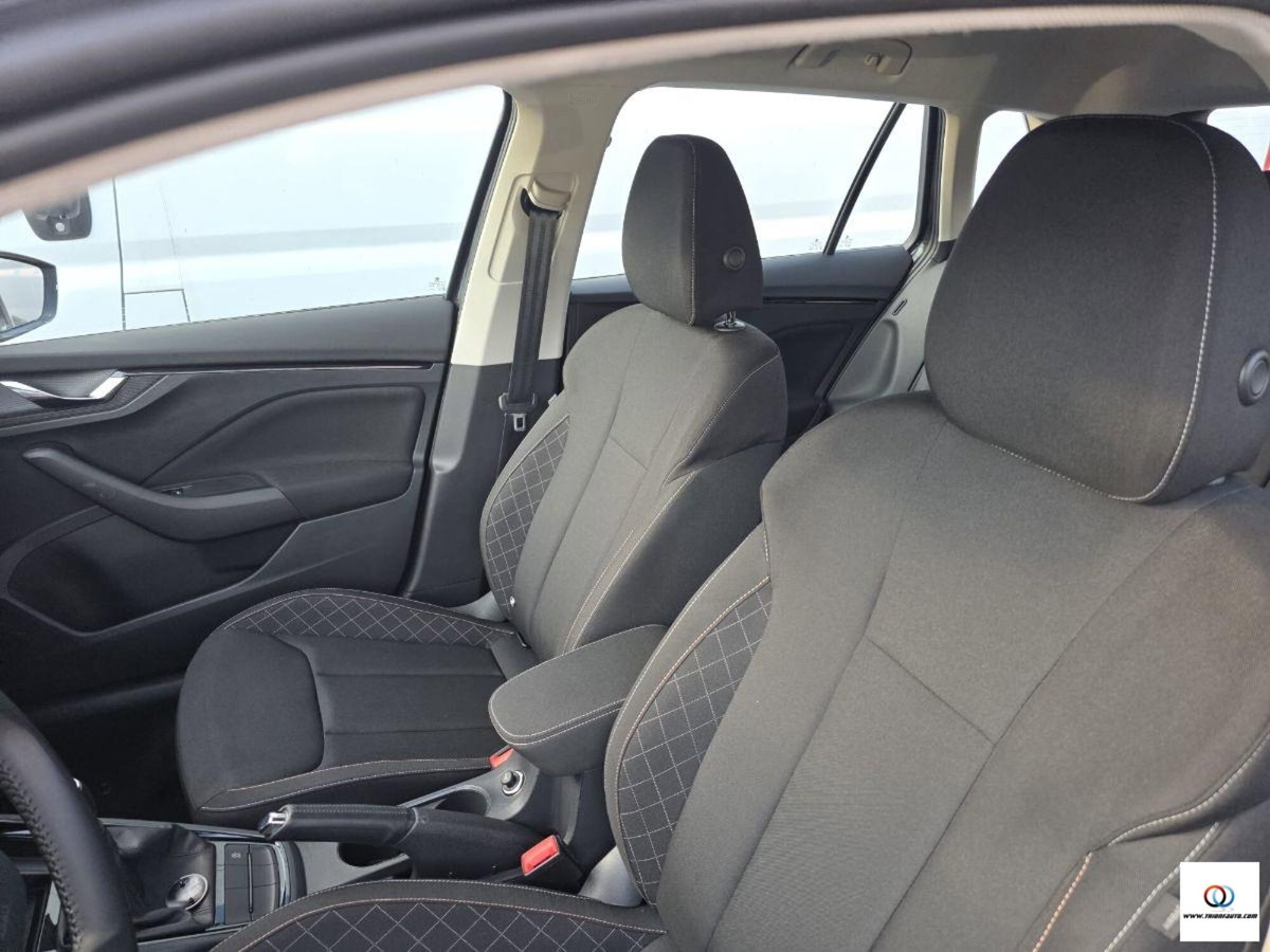 Skoda Kamiq 1.0 TSI 115 CV Style (10)