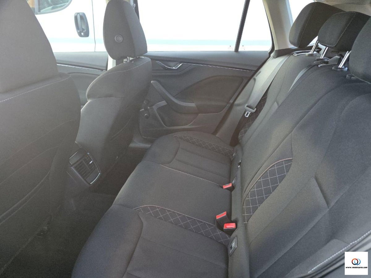 Skoda Kamiq 1.0 TSI 115 CV Style (12)