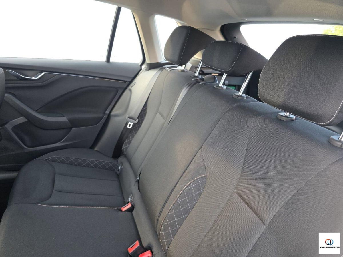 Skoda Kamiq 1.0 TSI 115 CV Style (13)