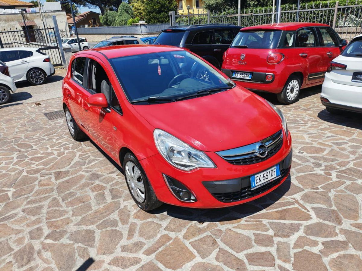 Opel Corsa 1.2 5 porte Cosmo (3)
