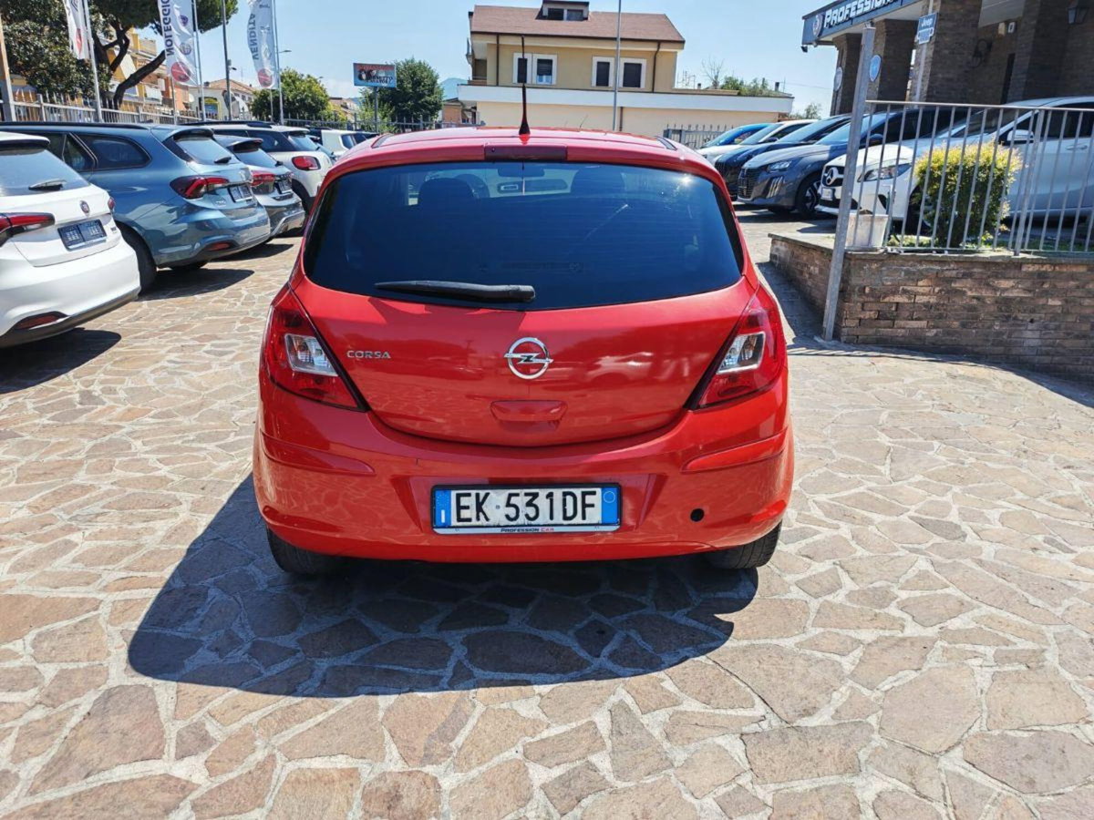 Opel Corsa 1.2 5 porte Cosmo (5)