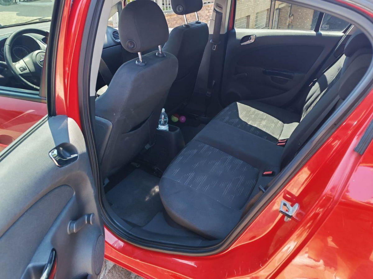 Opel Corsa 1.2 5 porte Cosmo (8)