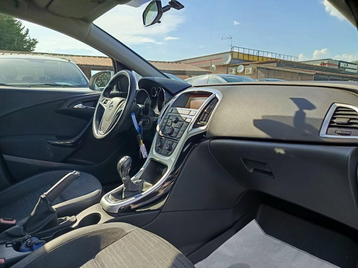 Opel Astra 1.4 Turbo 140CV 4 porte GPL Tech Cosmo (18)