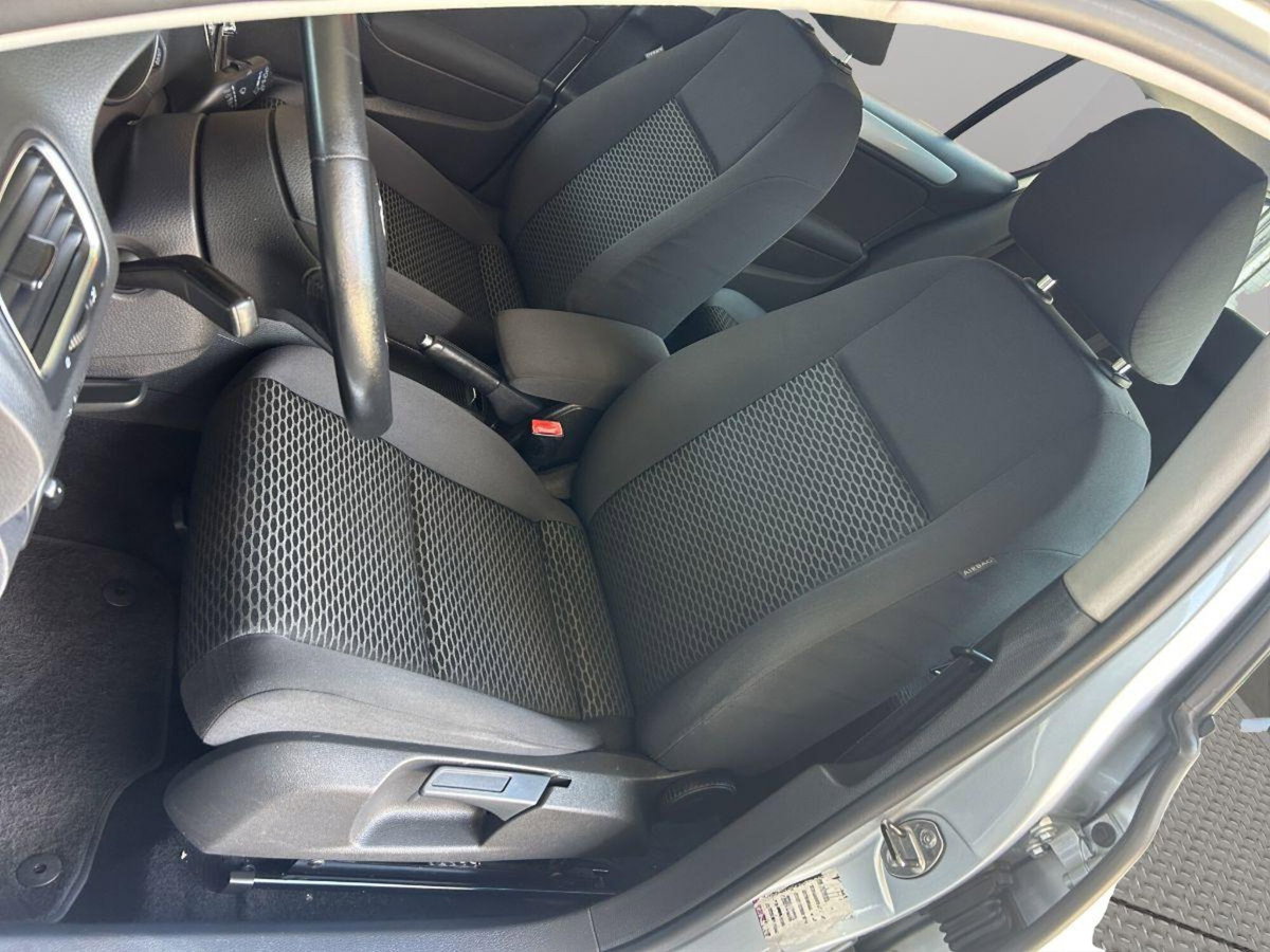 Volkswagen Golf 1.6 TDI DPF 5p. Comfortline (10)