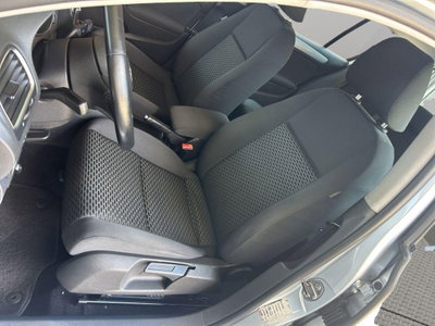 Volkswagen Golf 1.6 TDI DPF 5p. Comfortline (10)
