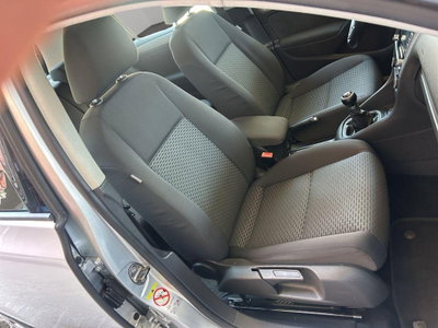 Volkswagen Golf 1.6 TDI DPF 5p. Comfortline (18)