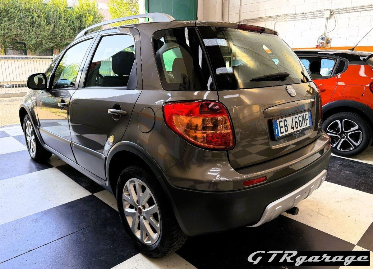 Fiat Sedici 2.0 MJT 16V DPF 4x4 Emotion (4)
