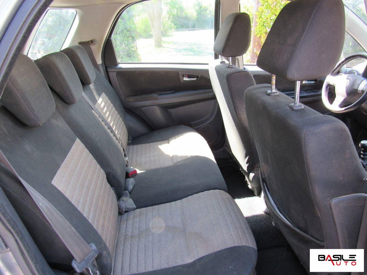 Fiat Sedici 1.9 MJT 4x2 Emotion (10)