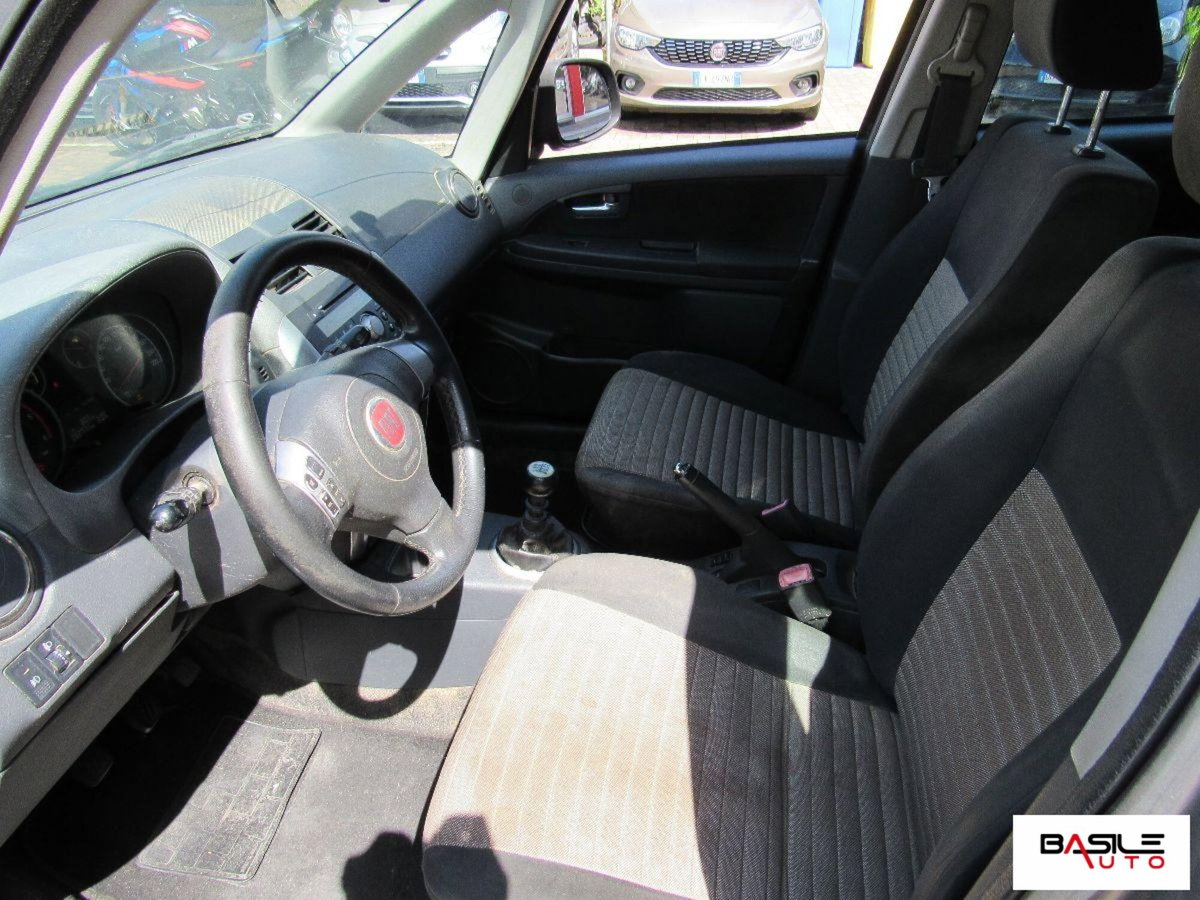 Fiat Sedici 1.9 MJT 4x2 Emotion (7)