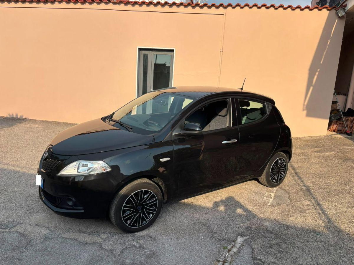 Lancia Ypsilon 1.0 FireFly 5 porte S&S Hybrid Gold Plus