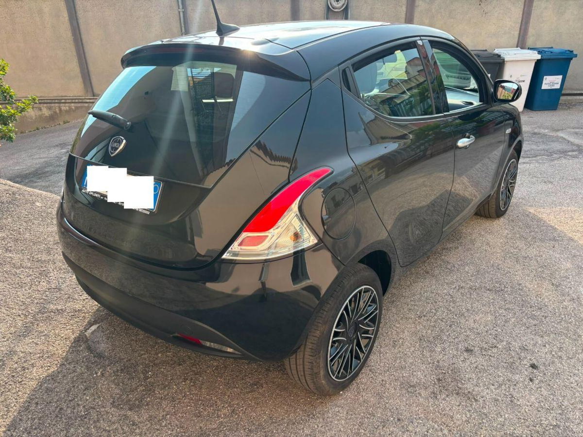 Lancia Ypsilon 1.0 FireFly 5 porte S&S Hybrid Gold Plus (5)
