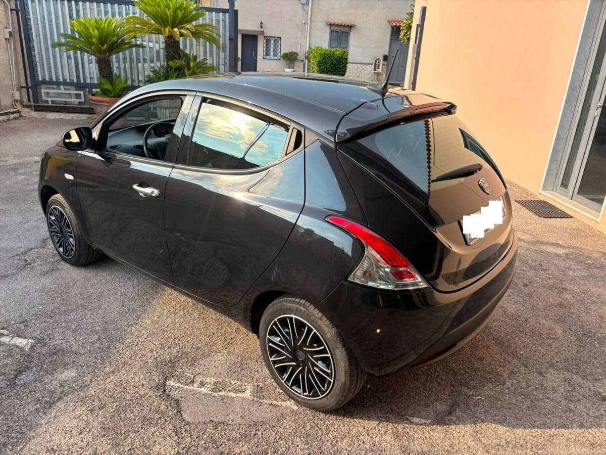 Lancia Ypsilon 1.0 FireFly 5 porte S&S Hybrid Gold Plus (7)