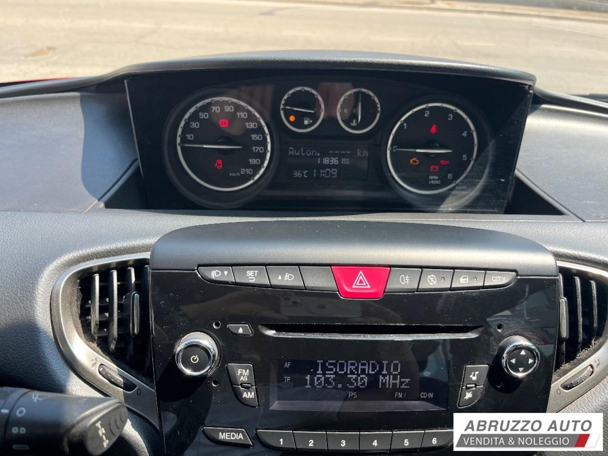 Lancia Ypsilon 1.3 MJT 16V 95 CV 5 porte S&S Platinum (11)